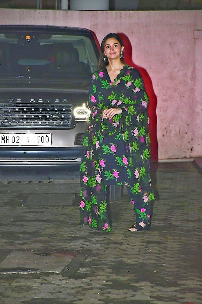 Actress Aliaa Bhatt recently spotted in Label Earthen's Black Asansol printed mulmul cotton set