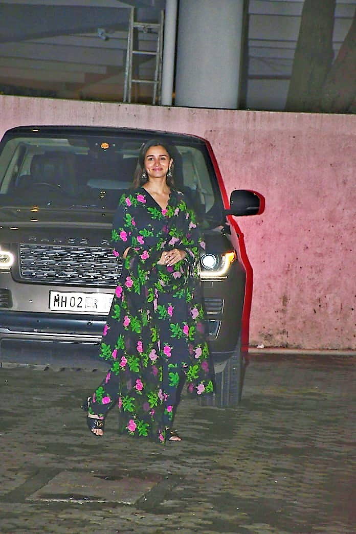 Actress Aliaa Bhatt recently spotted in Label Earthen's Black Asansol printed mulmul cotton set