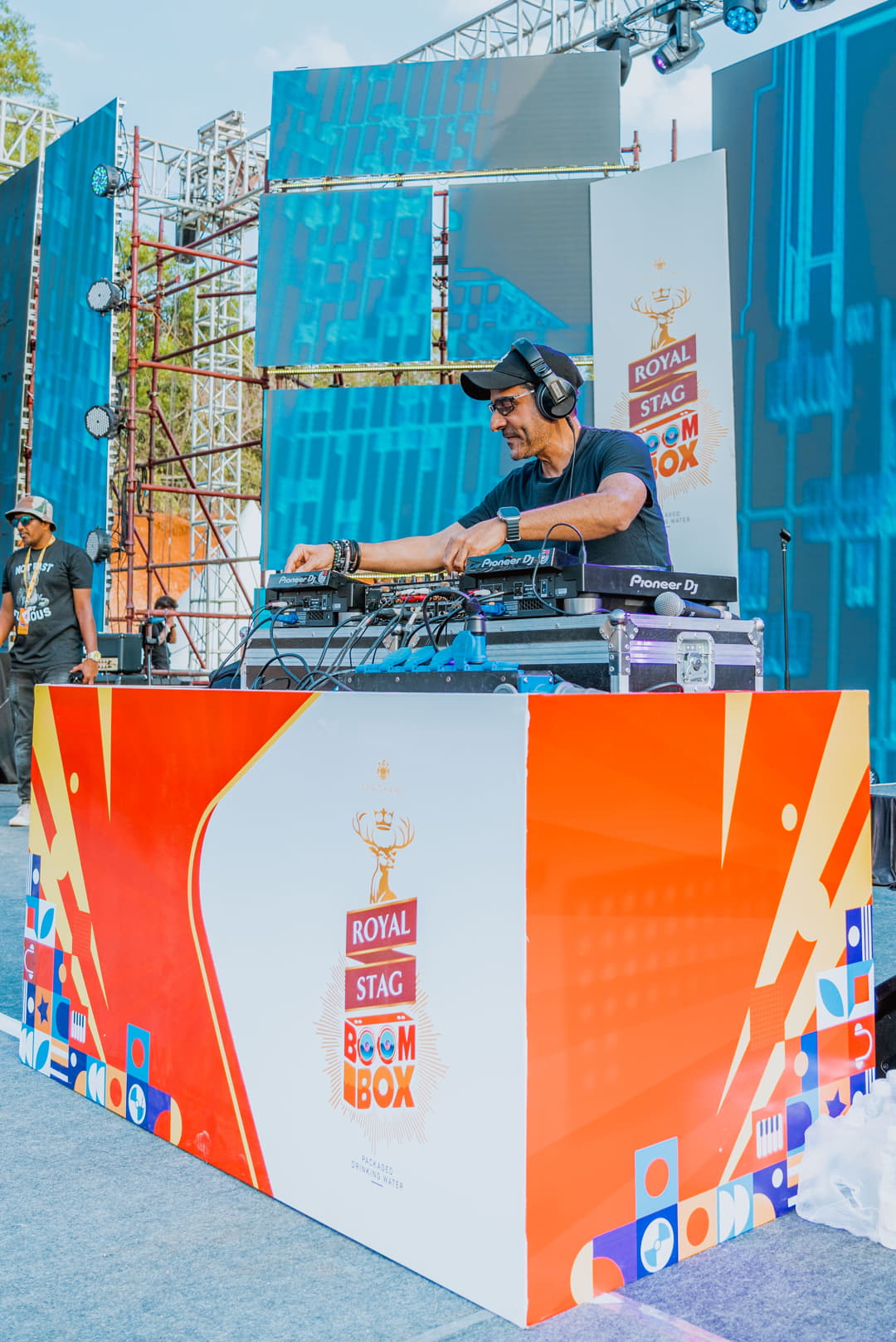 Seagram’s Royal Stag Boombox kicked off its first on-ground experience in Manipal, Karnataka with musicians Amit Trivedi, SlowCheeta, Nikhita Gandhi and DJ Suketu