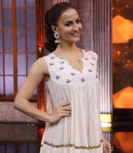 Actress Elli Avram in  MiRA by Radhika Jain jewellery for The Great Indian Laughter Challenge show.